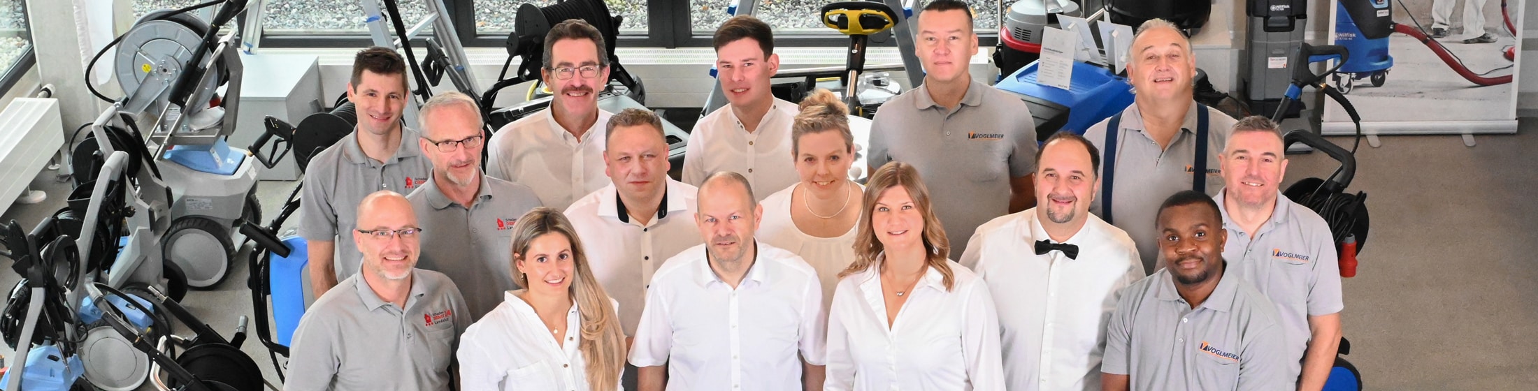 Gruppenfoto aller Mitarbeitenden der Voglmeier GmbH
